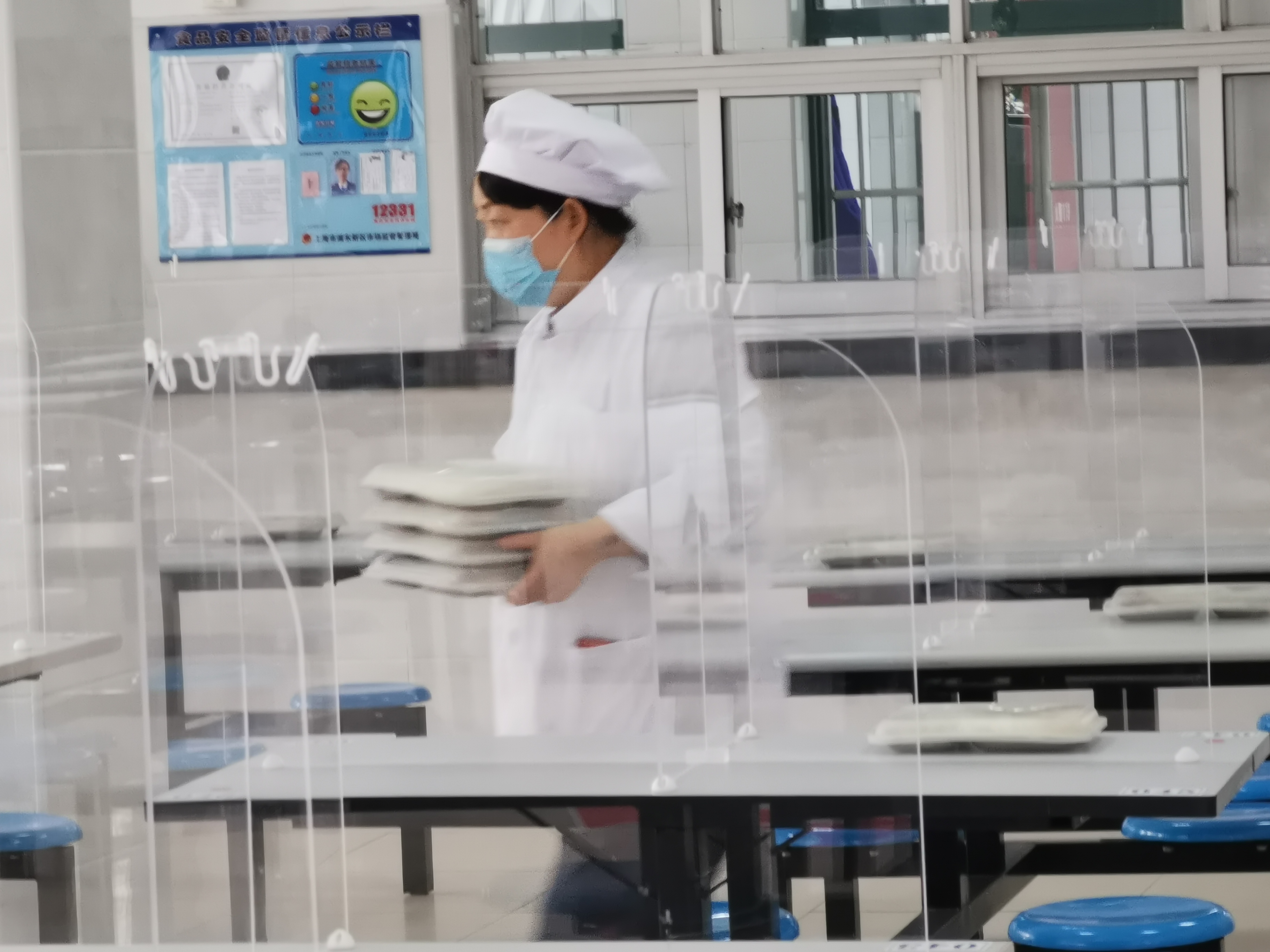 食堂准备工作 (2).jpg 食堂准备工作 (2).jpg