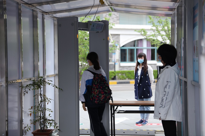 进校 (3).jpg 进校 (3).jpg