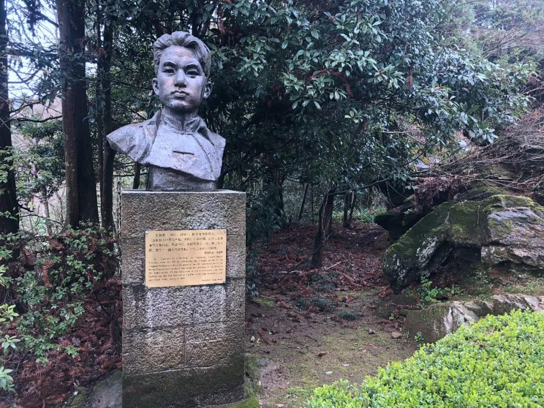 13井冈山雕塑园 何挺颖烈士雕像.jpg